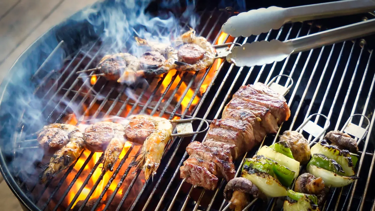 SnS Grills Slow 'N Sear Deluxe kullkurv til 22-tommers grill