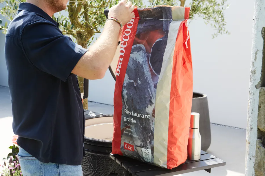 Barbecook Restaurant Grade Charcoal grillkull 6 kg eik bøk