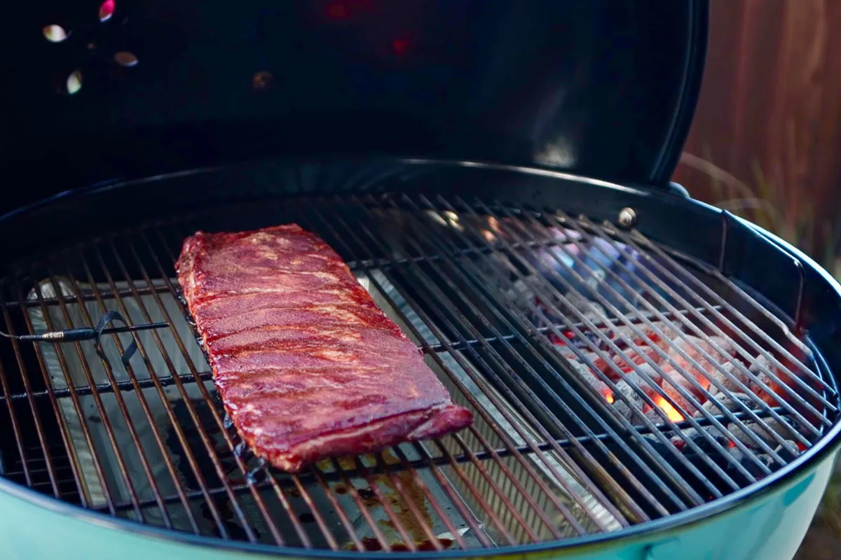 Slow 'N Sear XL Gold Bundle grilltilbehør 26 tommer