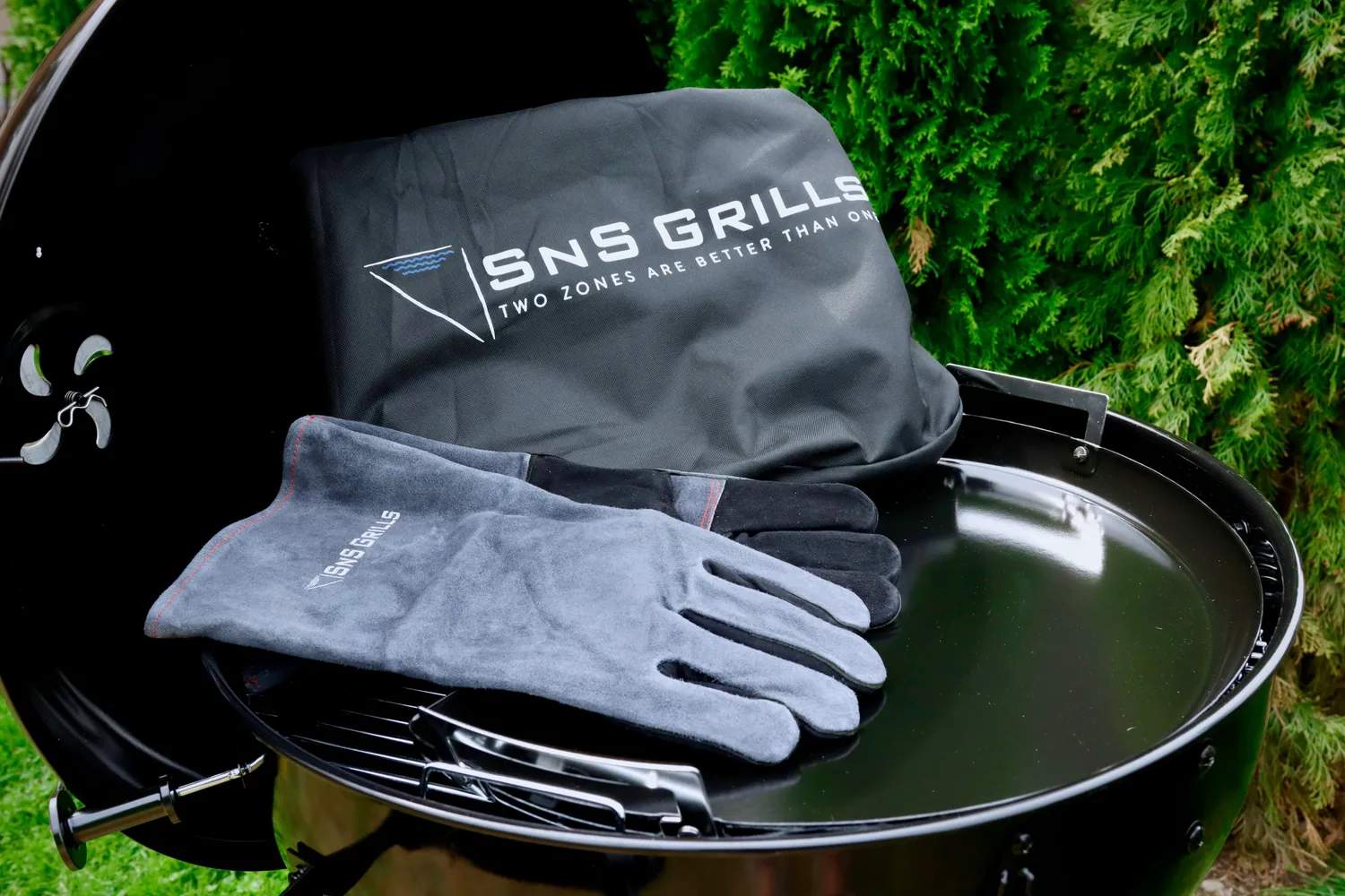 SnS Grills Black Edition 22″ kullgrill med tilbehørspakke