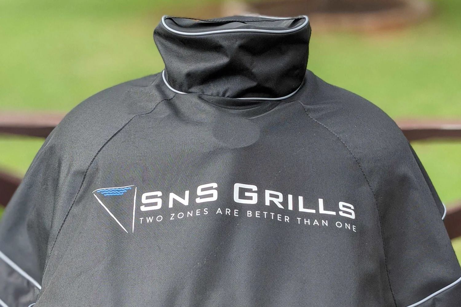 SnS Grills Slow 'N Sear® Kamado Grill Cover for Gen 2 grilltrekk