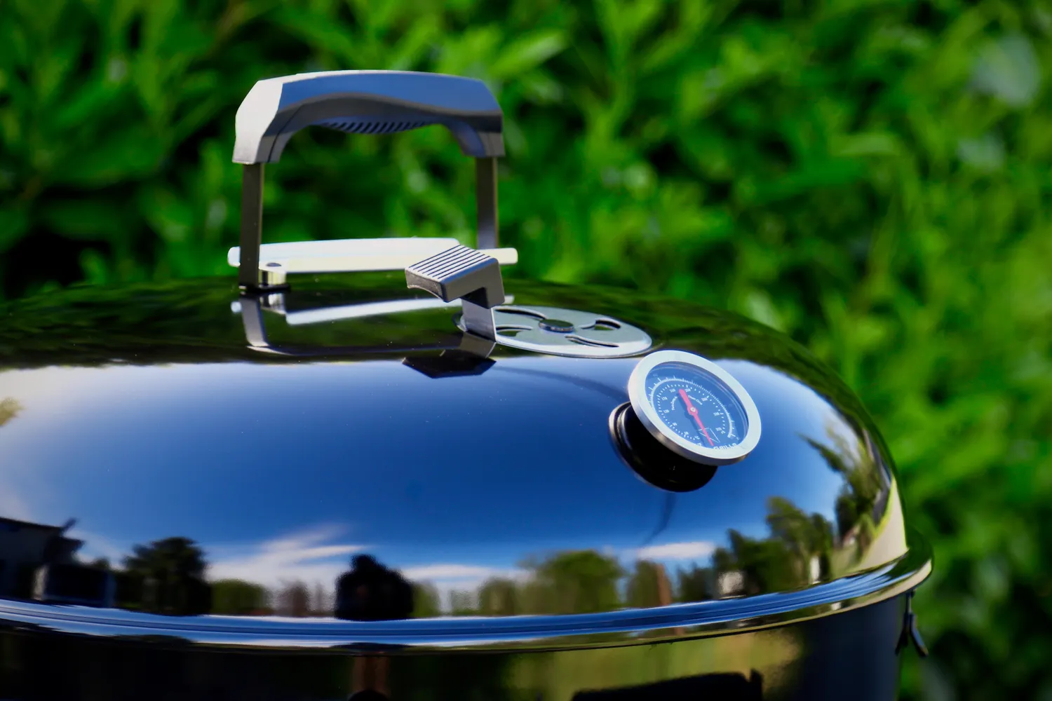 SnS Grills 22 Black Edition Kettle kullgrill med sidehylle