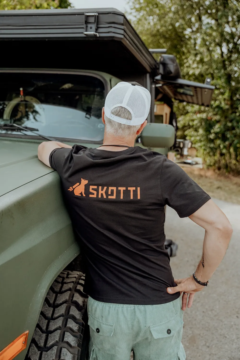 SKOTTI Logo T-Shirt t-skjorte S–XXL i økologisk bomull