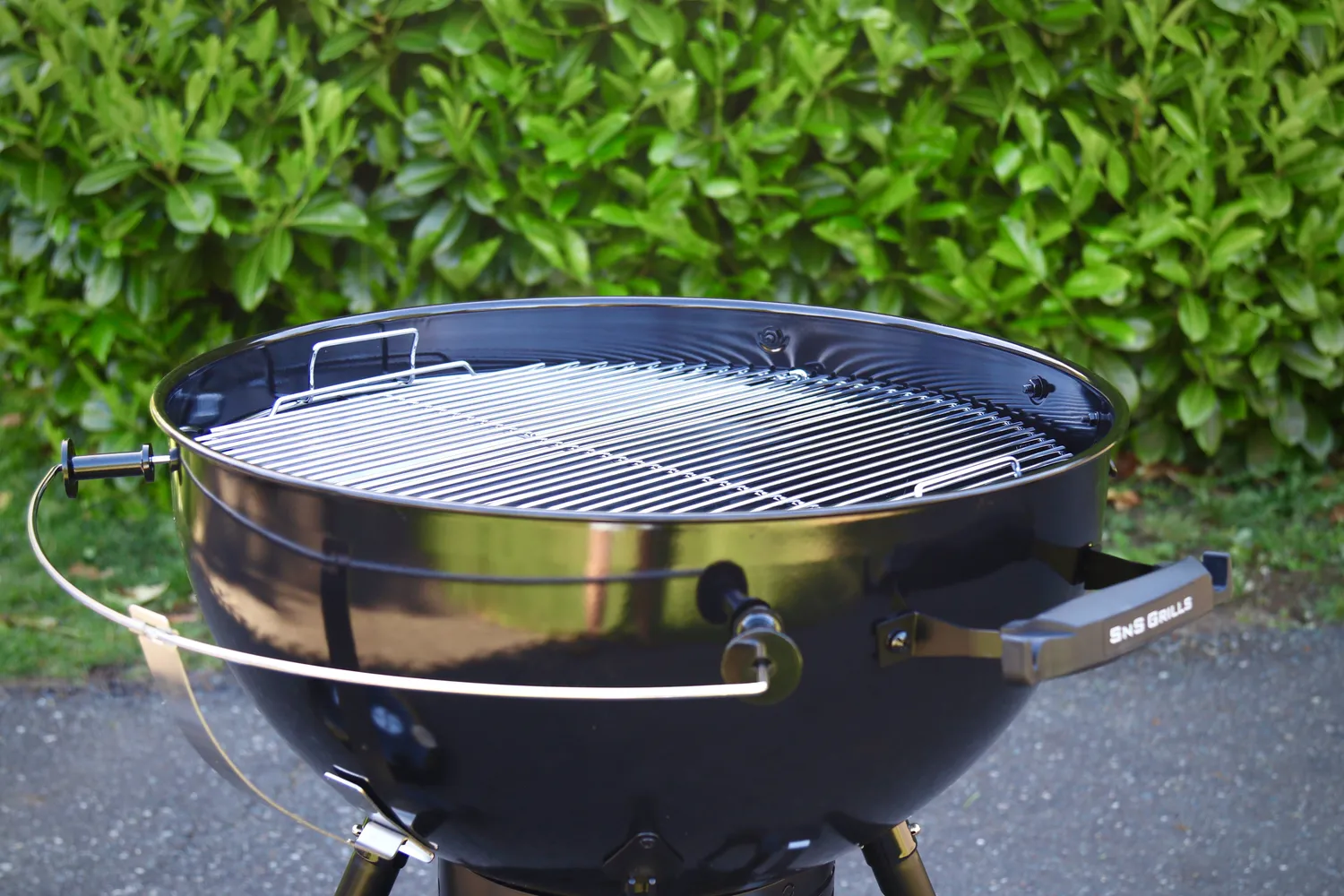 SnS Grills Slow ’N Sear Black Edition 22” Charcoal Kettle Grill kullgrill