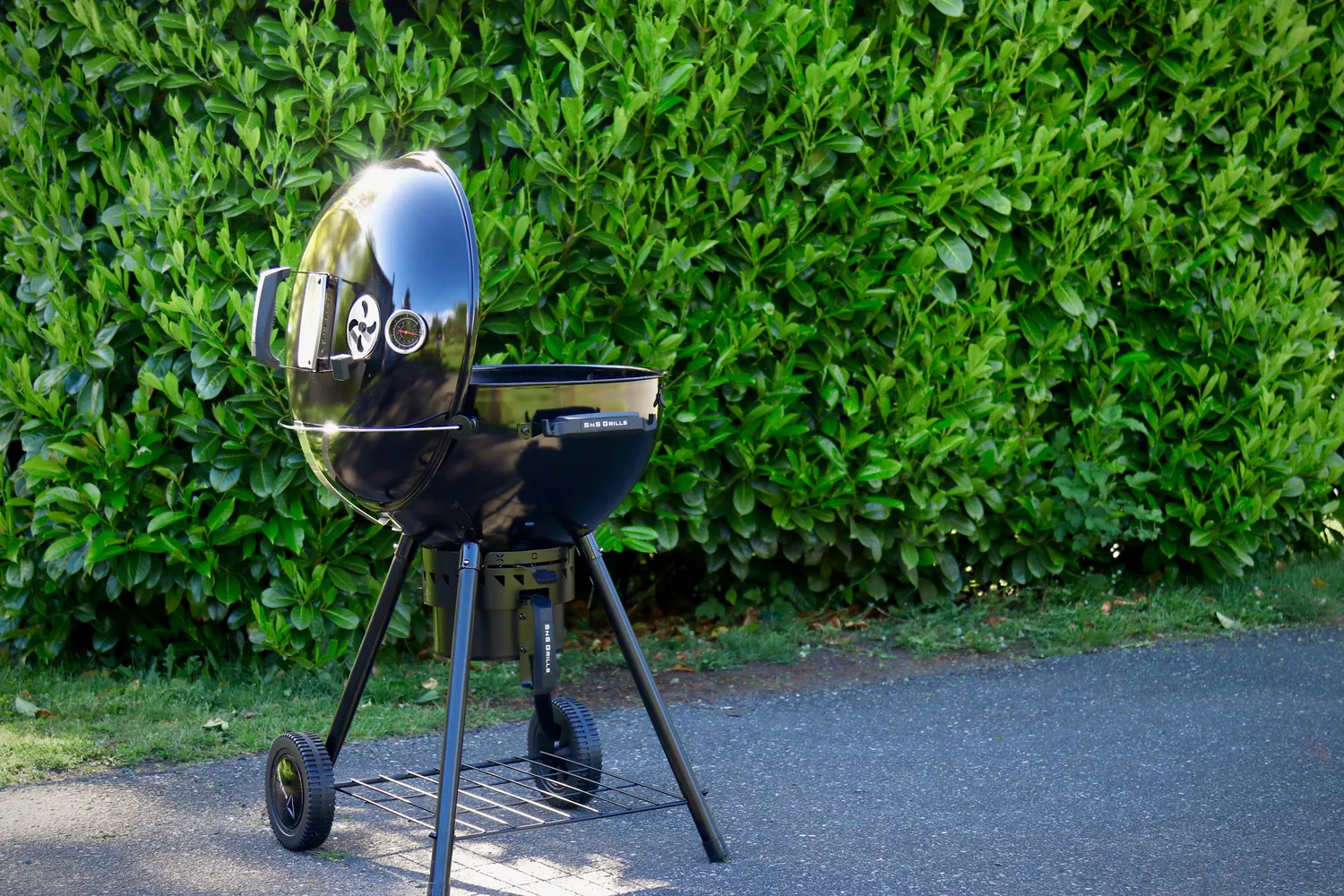 SnS Grills Slow ’N Sear Black Edition 22” Charcoal Kettle Grill kullgrill