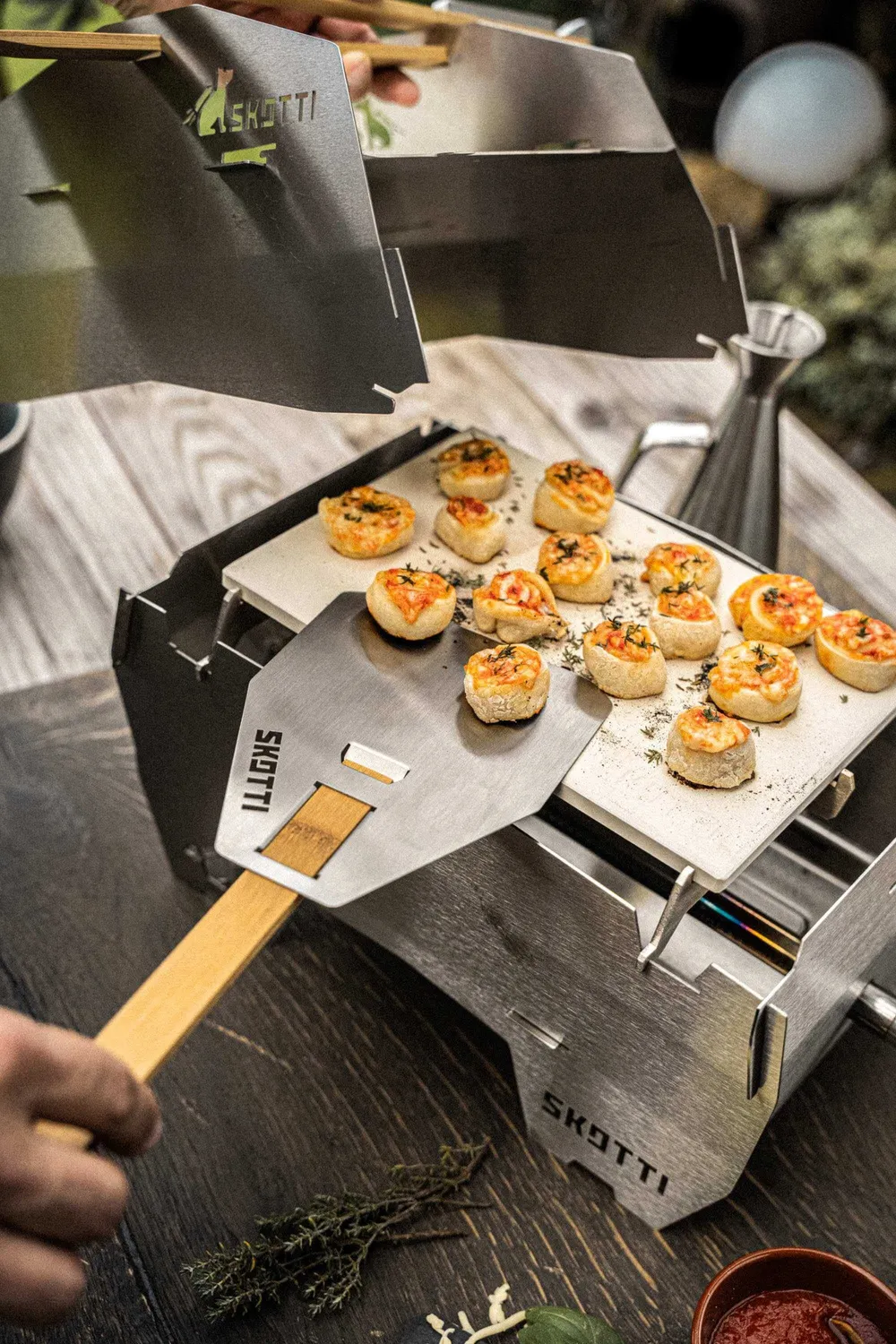 SKOTTI Pizza Kit pizzakit med pizzastein til SKOTTI-grill