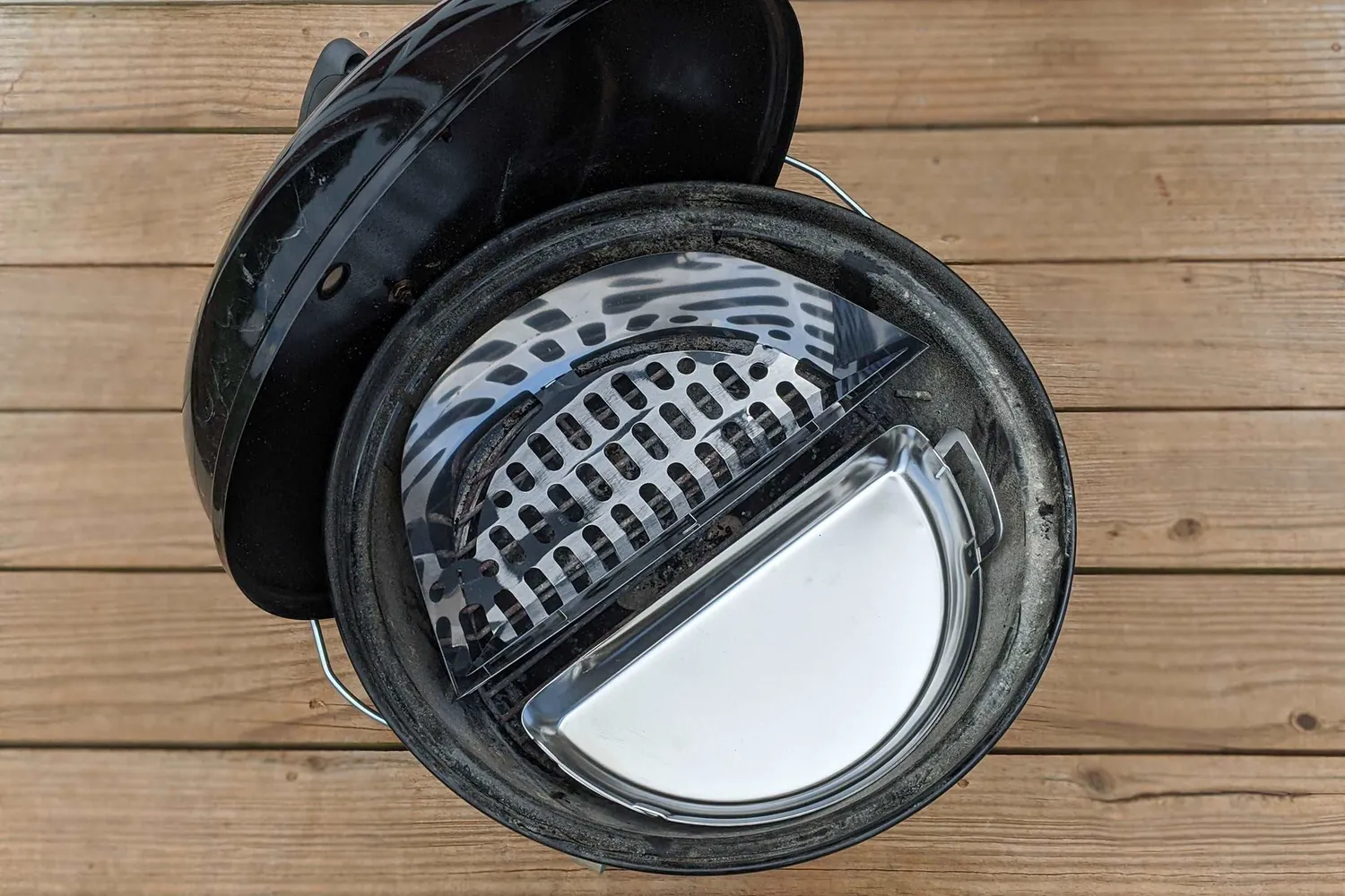 SnS Grills Drip 'N Griddle Pan 18″ grillpanne for 18″ kettle i rustfritt stål