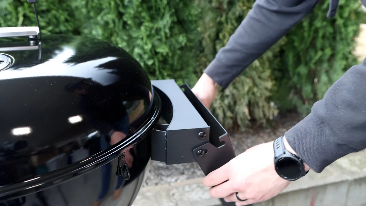 SnS Grills 22 Black Edition Kettle kullgrill med sidehylle